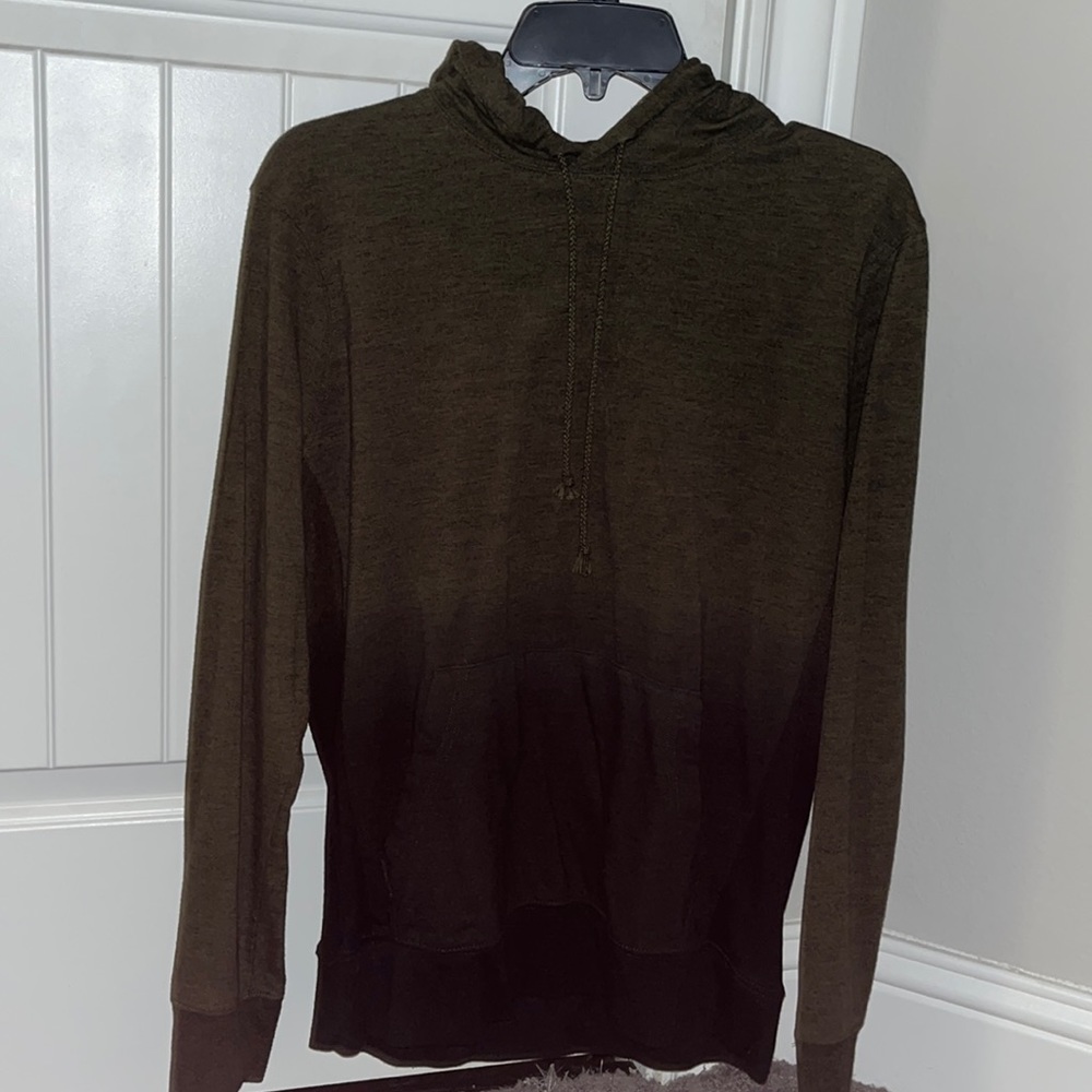 American Eagle Green hoodie Size small. Made with 60% Cotton 40% polyester.